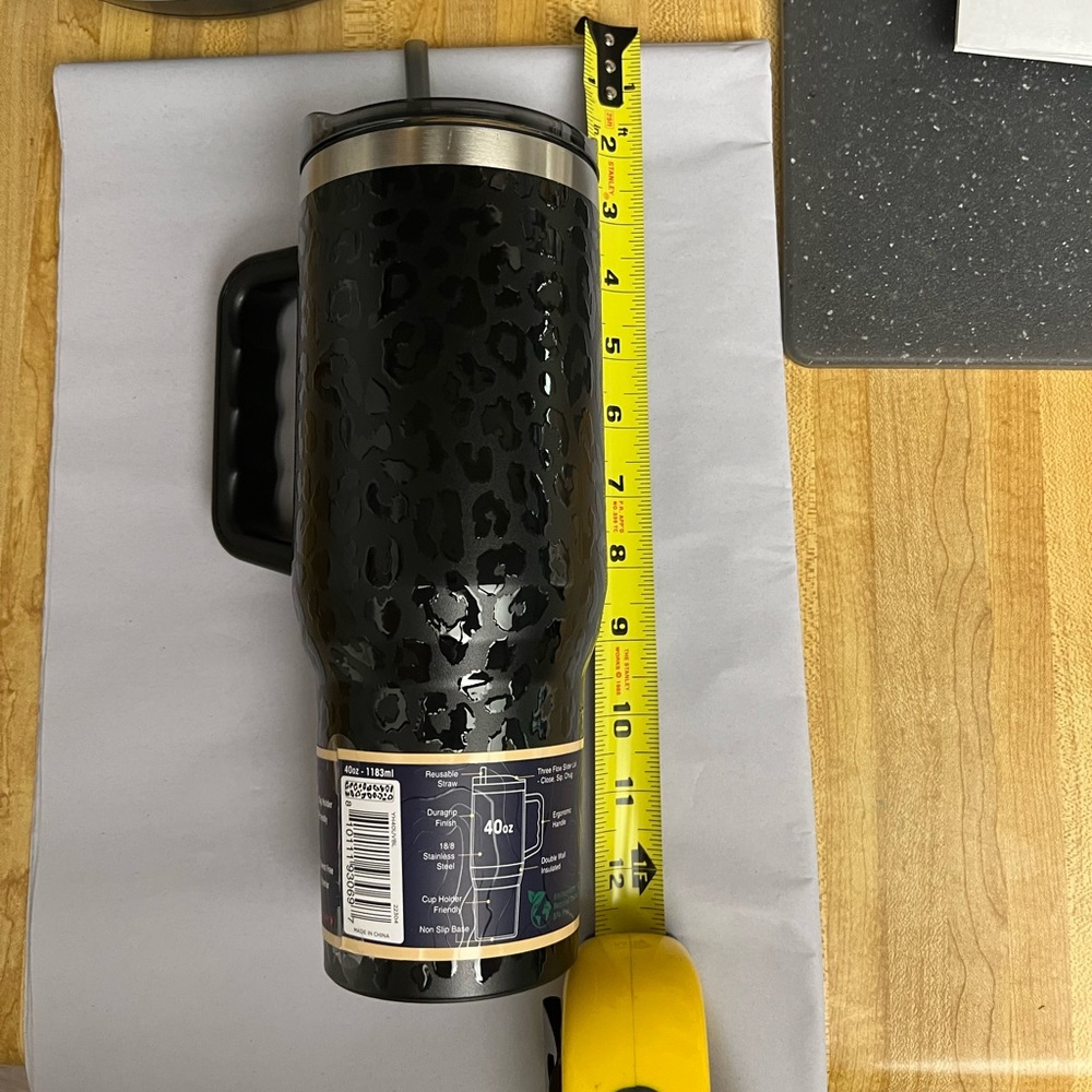SOLD!!💥💥 HARD TO FIND💥💥 Yukon Fit Forty Leopard Print Tumbler with Straw - Picture 3 of 8